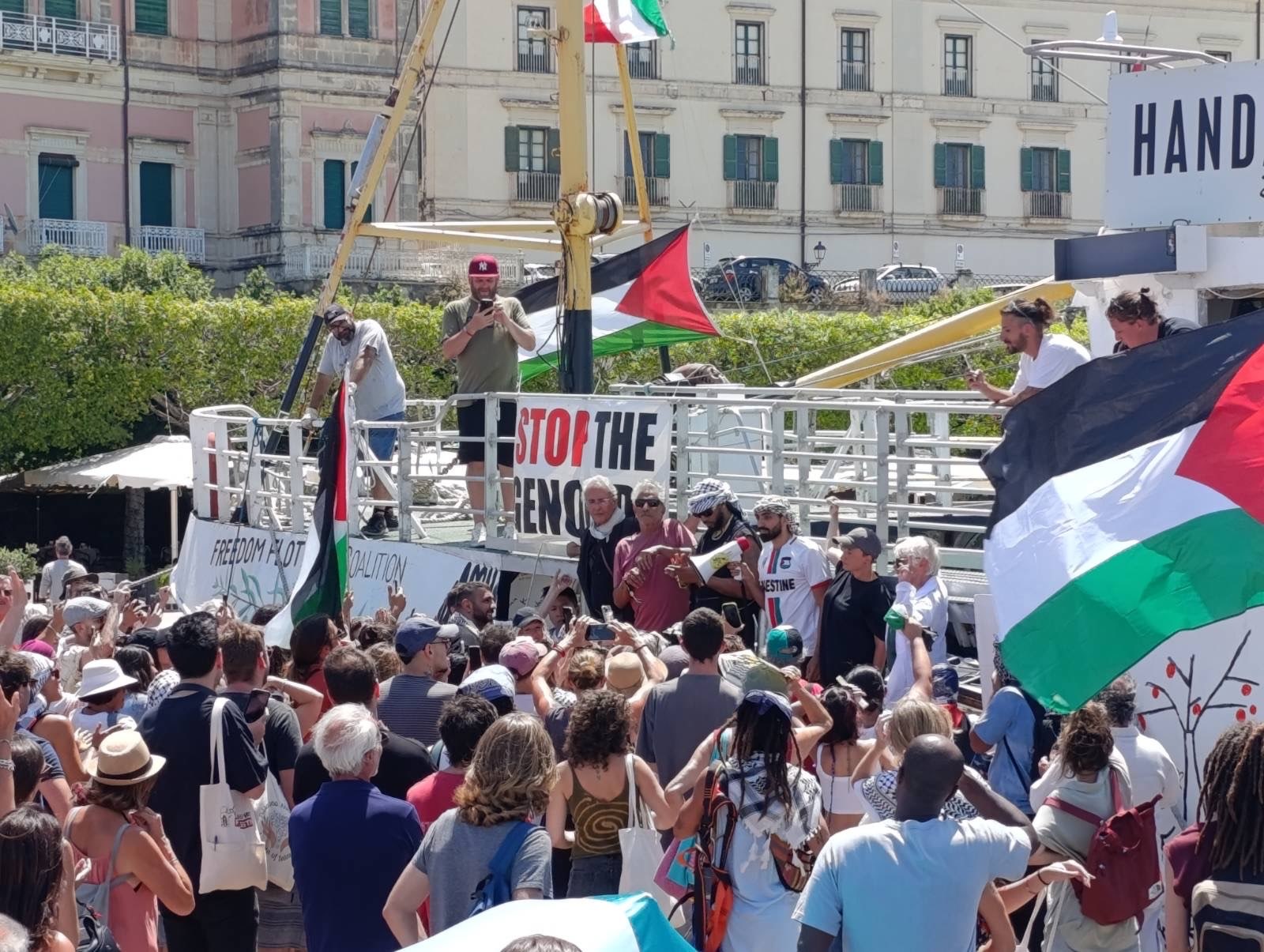 Handala påbörjar sin resa till Gaza för att bryta blockaden, För barnen i Gaza